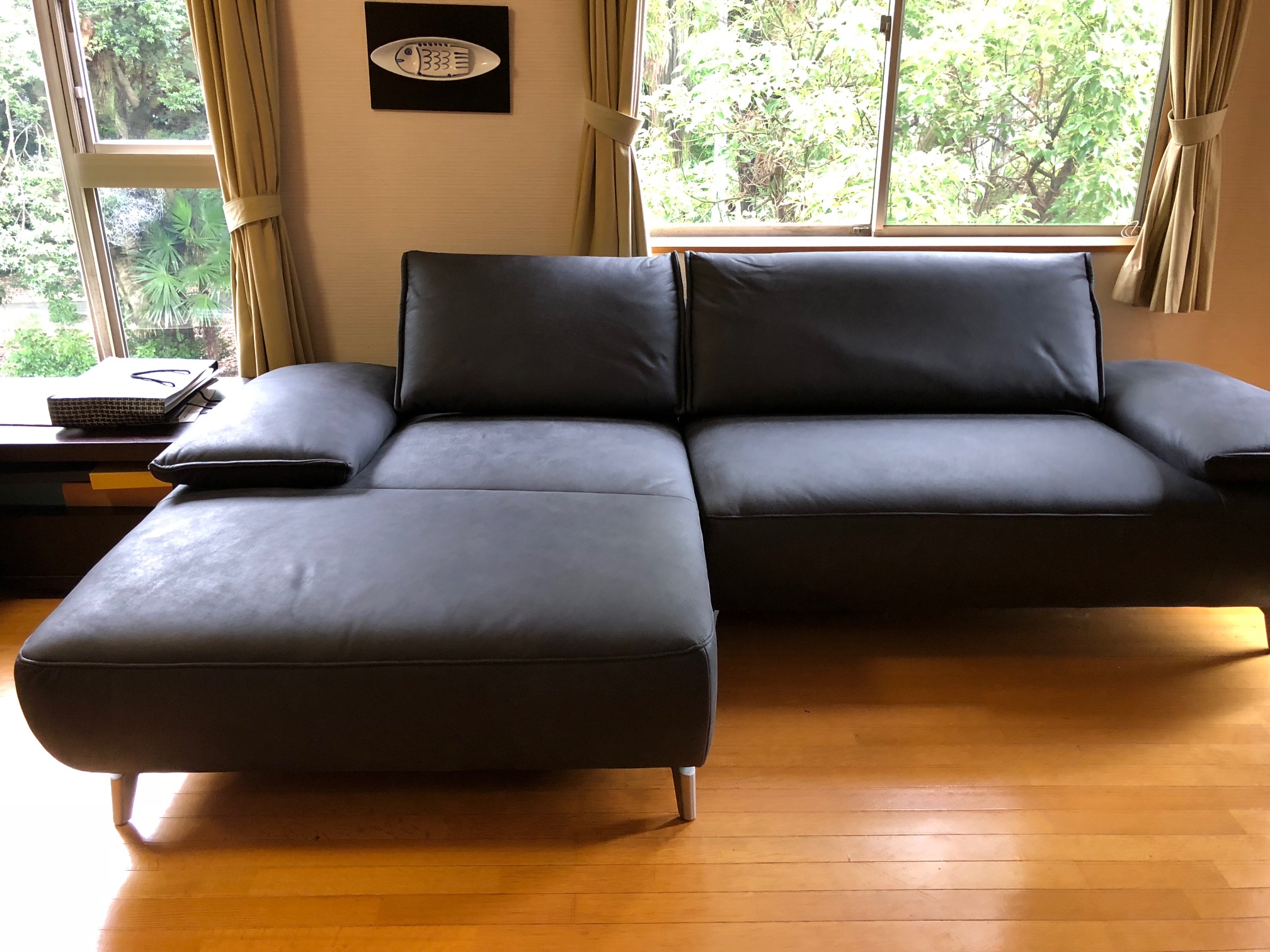 座っていても滑りにくいレザーソファ | 静岡県浜松市で家具・インテリアをお探しならマルスリビングプロダクツ