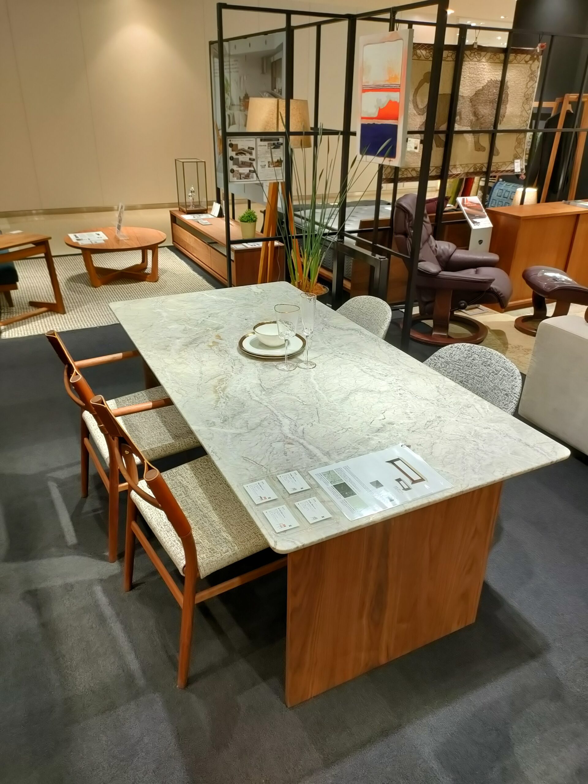 遠鉄店】大理石のダイニングテーブル入荷 | 静岡県浜松市で家具